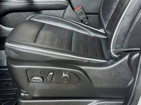 Certified 2025 GMC Yukon AT4 Ultimate AWD/4WD image 18