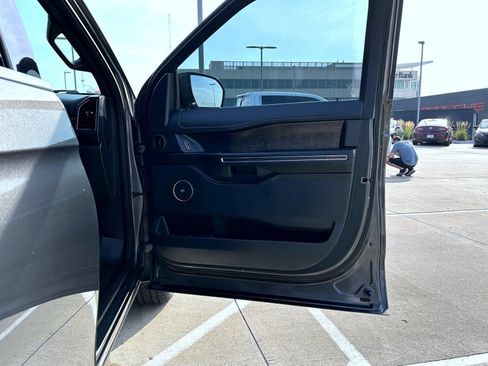 Used 2019 Ford Expedition Limited w/ Equipment Group 301A AWD/4WD image 16