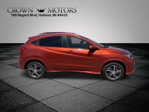 Used 2019 Honda HR-V Touring image 2