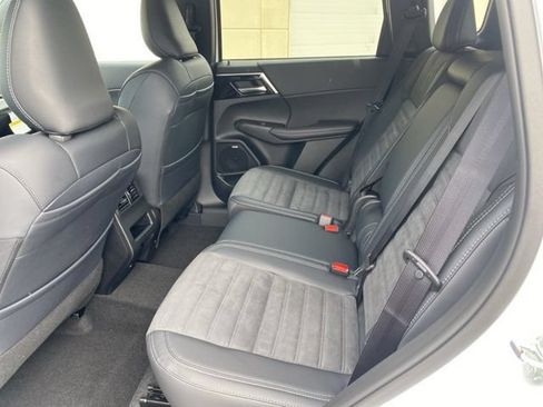 New 2026 Mitsubishi Outlander LE FWD image 24