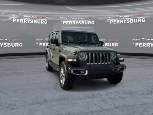 Used 2018 Jeep Wrangler Unlimited Sahara AWD/4WD image 2