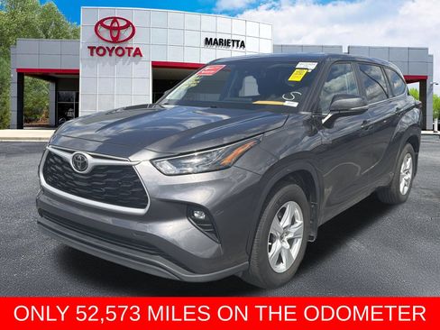 Used 2024 Toyota Highlander LE FWD image 3