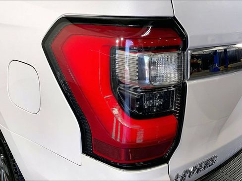 Used 2018 Ford Expedition Limited w/ Equipment Group 301A AWD/4WD image 40