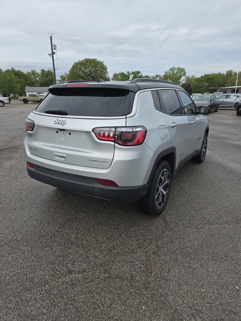 Used 2024 Jeep Compass Limited AWD/4WD image 3