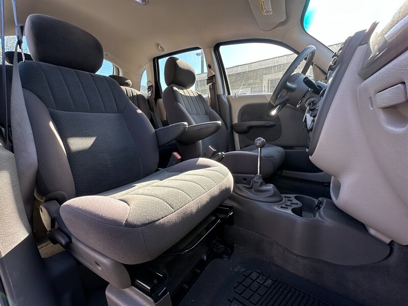 Used 2005 Chrysler PT Cruiser FWD image 13