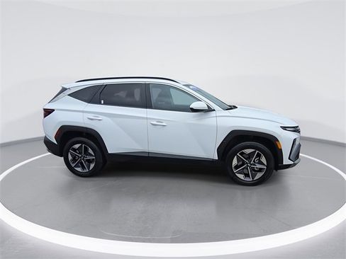 Certified 2025 Hyundai Tucson SEL image 9