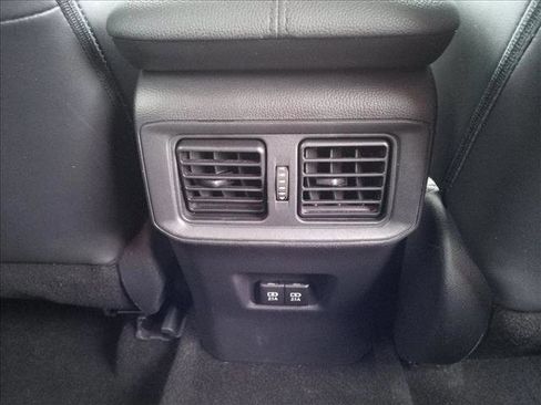 Used 2019 Toyota RAV4 Limited FWD image 17