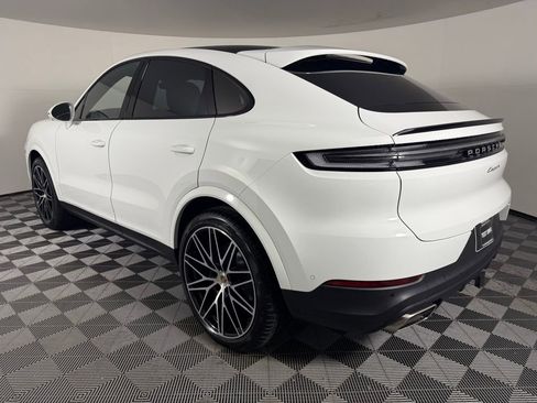 Certified 2025 Porsche Cayenne 3.0T image 3