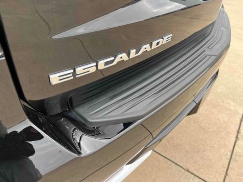 Used 2023 Cadillac Escalade Premium Luxury image 12