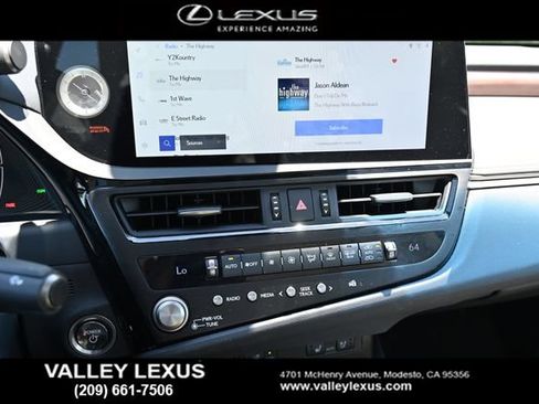 Used 2025 Lexus ES 300h w/ Premium Package FWD image 8