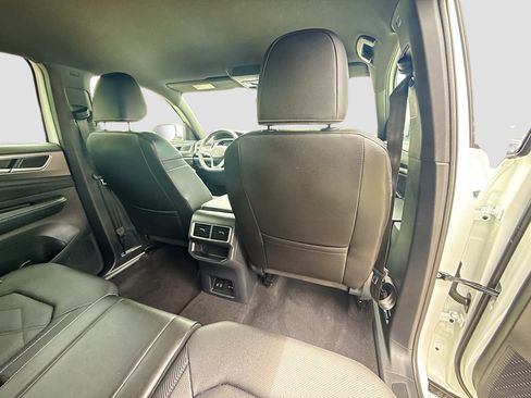 Certified 2024 Volkswagen Atlas Cross Sport SE FWD image 29