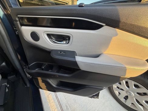 Used 2025 Honda Pilot EX-L image 24