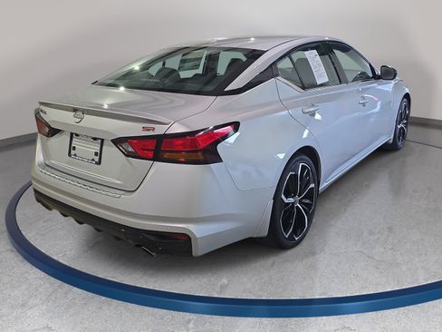 Used 2023 Nissan Altima 2.5 SR FWD image 6