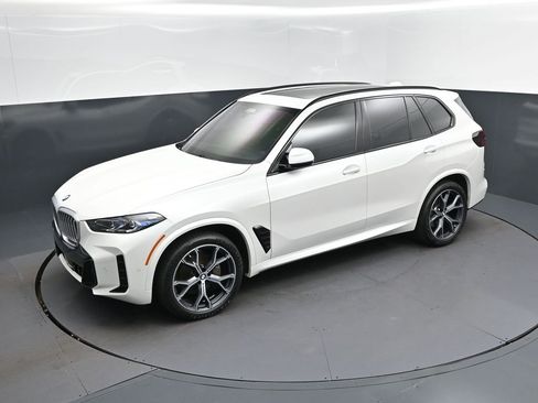 Certified 2026 BMW X5 xDrive40i w/ M Sport Package AWD/4WD image 1