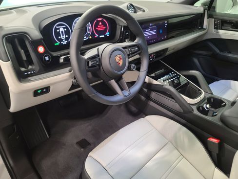 New 2026 Porsche Cayenne Coupe image 4