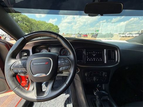 Used 2018 Dodge Charger SXT w/ Blacktop Package RWD image 26