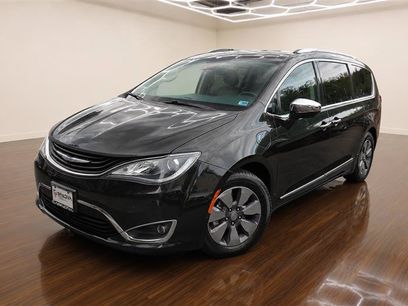 Used 2019 Chrysler Pacifica Limited w/ Advanced Safetytec Group