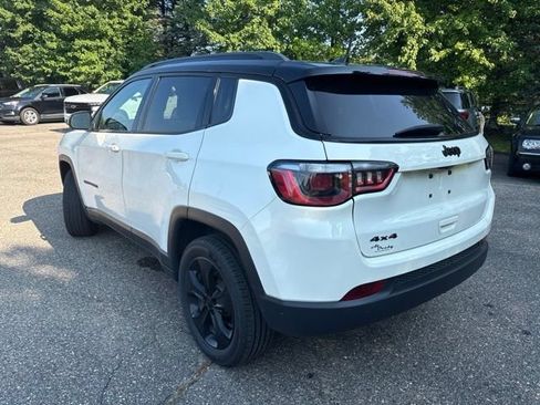Used 2018 Jeep Compass Latitude w/ Popular Equipment Group AWD/4WD image 4