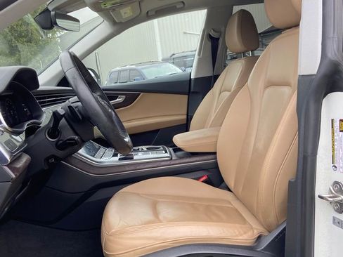 Used 2019 Audi Q8 Premium w/ Convenience Package AWD/4WD image 11