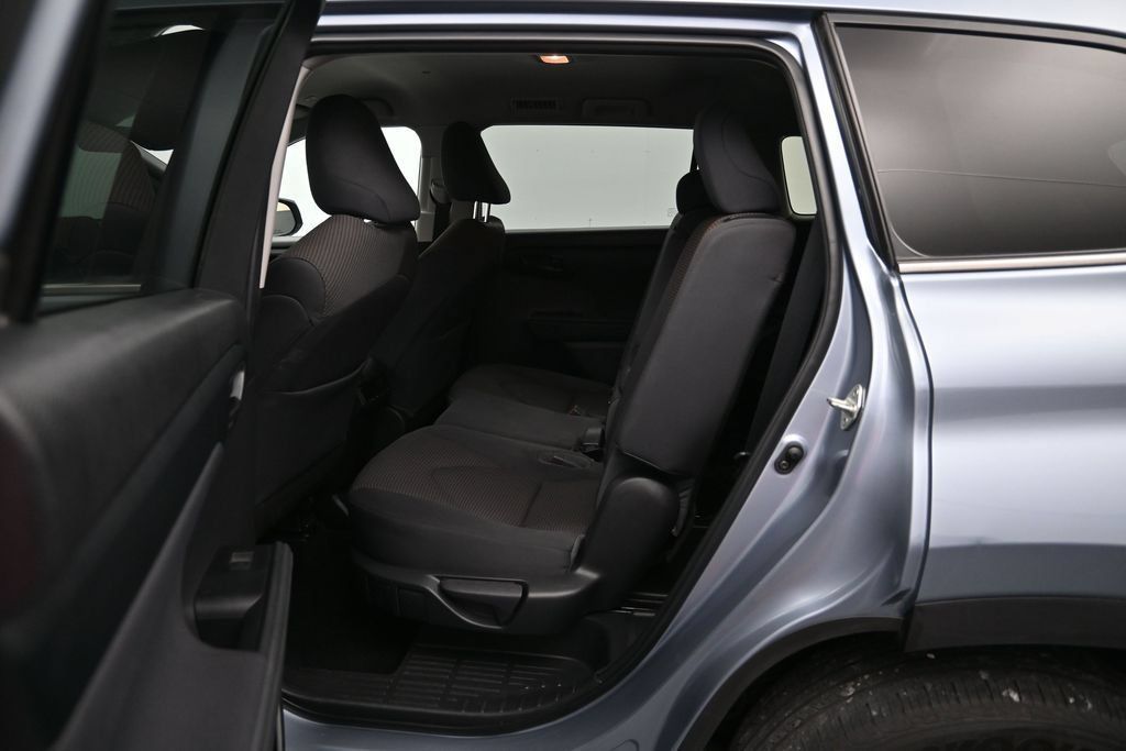 Used 2023 Toyota Highlander LE AWD/4WD image 21