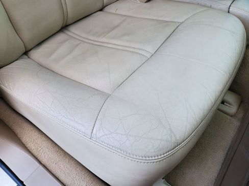 Used 2006 Lincoln Town Car Signature Limited image 38