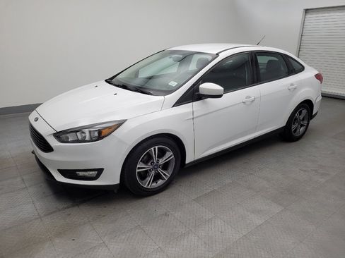 Used 2018 Ford Focus SE w/ SE Appearance Package image 2