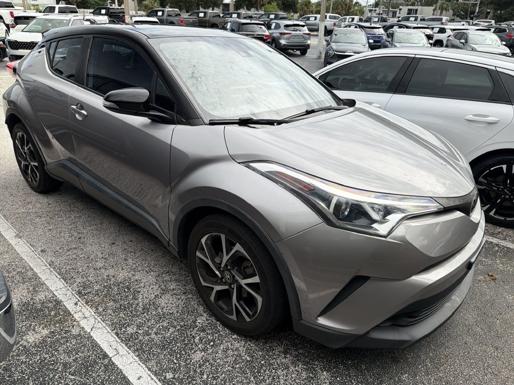 Used 2019 Toyota C-HR XLE FWD image 1