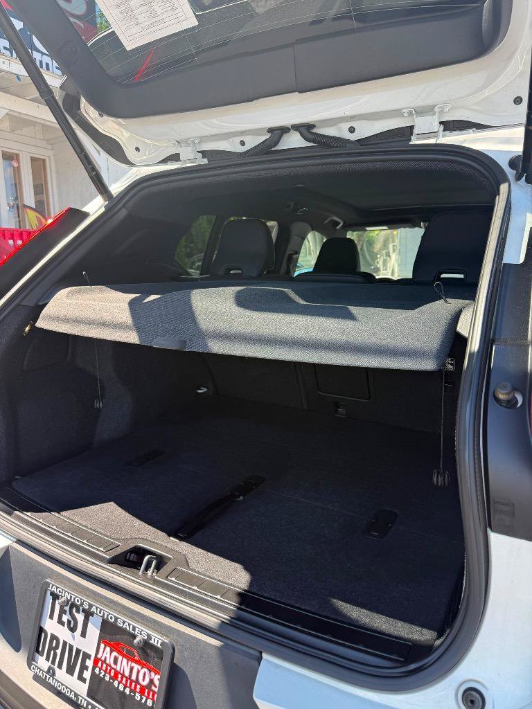 Used 2023 Volvo XC40 B5 Plus AWD/4WD image 25