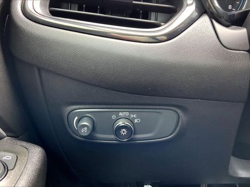 Used 2022 Chevrolet Equinox RS w/ Infotainment Package FWD image 32