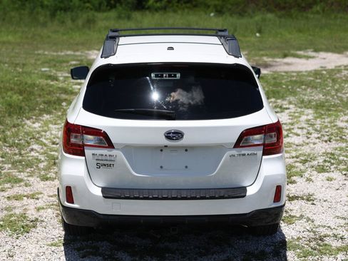 Used 2015 Subaru Outback 2.5i Limited AWD/4WD image 9