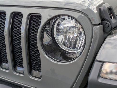 Used 2019 Jeep Wrangler Unlimited Sahara AWD/4WD image 9