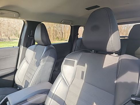 Used 2025 Mitsubishi Outlander SE image 10