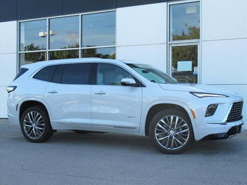 New 2026 Buick Enclave Avenir image 2