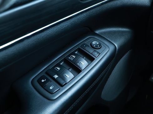 Used 2022 Jeep Grand Cherokee Limited AWD/4WD image 22