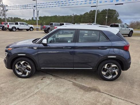 Used 2025 Hyundai Venue Limited image 2