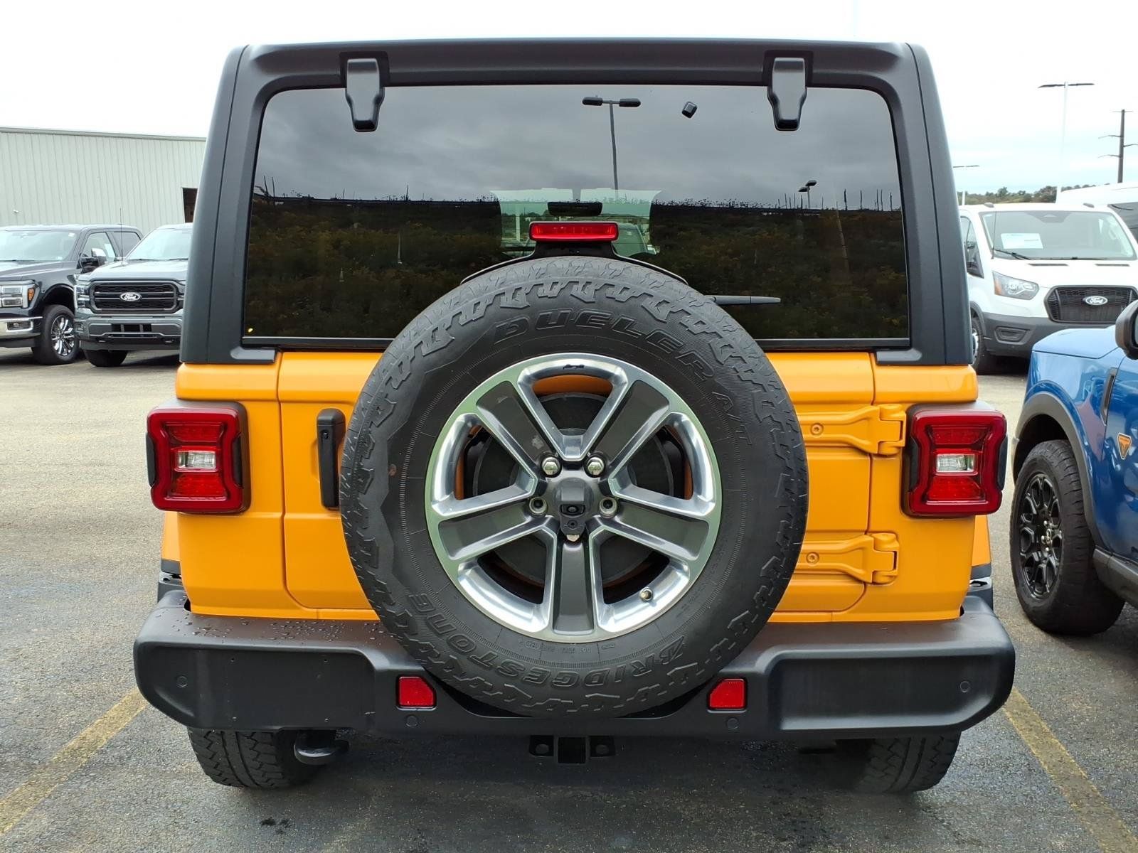 Used 2021 Jeep Wrangler Unlimited Sahara w/ Uconnect 4C Nav & Sound Group AWD/4WD image 5