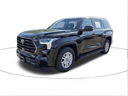 Used 2025 Toyota Sequoia SR5 AWD/4WD image 9