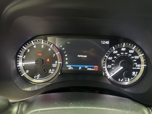 Used 2024 Toyota Highlander LE FWD image 12