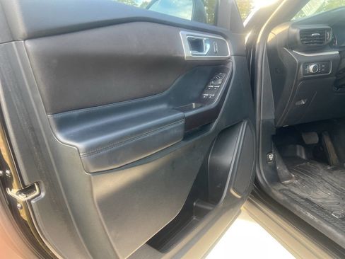 Used 2020 Ford Explorer XLT image 8