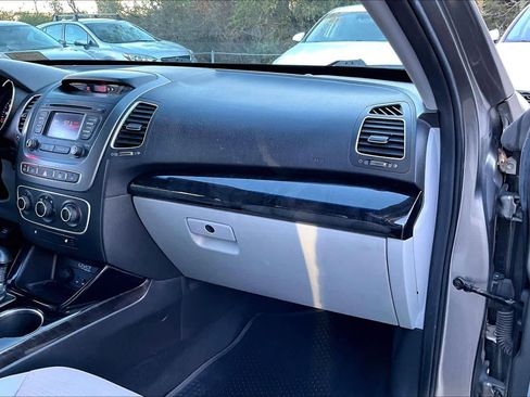 Used 2014 Kia Sorento LX image 17
