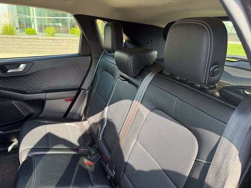 Used 2020 Ford Escape Titanium w/ Titanium Premium Package 2.0 AWD/4WD image 13