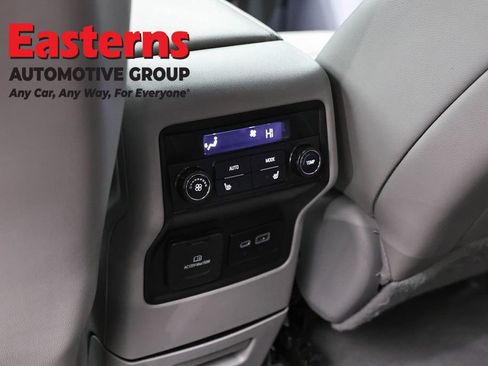 Used 2021 GMC Acadia SLT w/ Preferred Package image 25