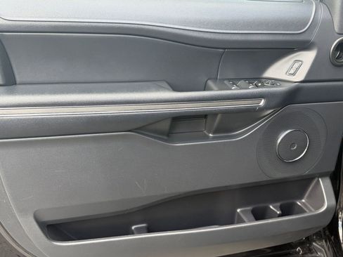 Used 2022 Ford Expedition XLT image 12