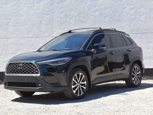 Used 2024 Toyota Corolla Cross XLE w/ Convenience Package AWD/4WD image 3