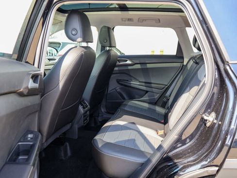 New 2026 Volkswagen Taos SE FWD image 14