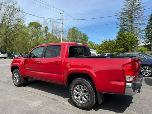 Used 2017 Toyota Tacoma SR5 w/ Tow Package AWD/4WD image 4