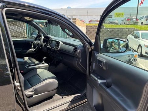 Used 2022 Toyota Tacoma Limited AWD/4WD image 28