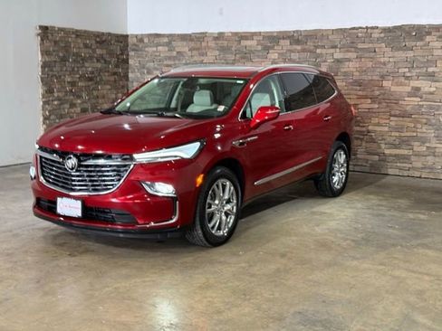 Used 2024 Buick Enclave Essence w/ Experience Buick Package FWD image 5