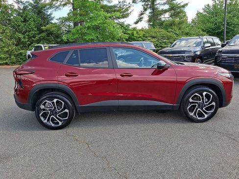 Certified 2025 Chevrolet Trax RS w/ Sunroof Package FWD image 7
