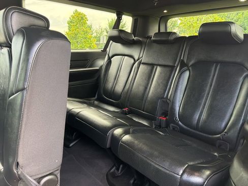 Used 2024 Jeep Wagoneer L Series II w/ Flexible Seating Group AWD/4WD image 4